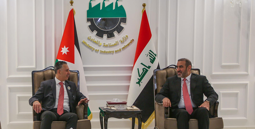 Minister of Industry, Trade, and Supply Yarub Qudah and his Iraqi counterpart Khaled Battal review areas of bilateral cooperation (Petra photo)