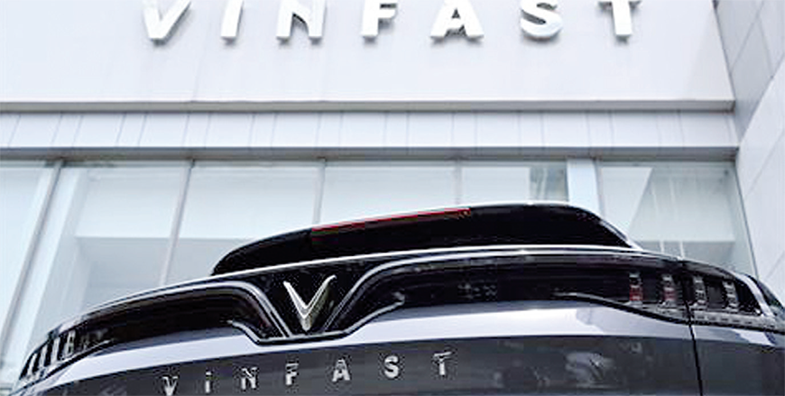 A Vinfast electric car is parked outside a showroom in Hanoi on August 18, 2023 (AFP photo)