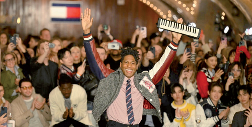 Organisers promised ‘A New York Moment’, which pulled into the station when Jon Batiste of Stay Human came out sporting a preppy sports jacket (AFP photo)