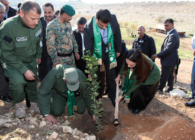 HRH Princess Rahma plants a sapling near Sharhabil Dam in Irbid's Northern Jordan Valley District on Sunday (Petra photo)