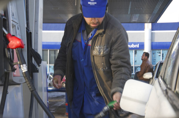 The cost of one litre of unleaded 90-octane gasoline is JD0.665, while a litre of unleaded 95-octane gasoline is selling for JD0.88 (Photo by Amjad Ghsoun)