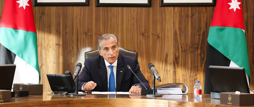 Prime Minister Jafar Hassan chairs a Cabinet meeting on Saturday during which he warns against attempts to exploit Jordanians' sentiments on Palestine to serve political agenda (Prime Ministry photo)
