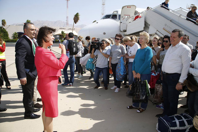 Tourism Minister Lina Annab speaks to Ukrainian tourists who arrived in Aqaba on Saturday (Photo courtesy of Adnan Abu Alhag)