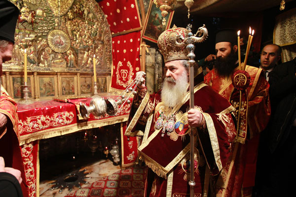 Greek Orthodox Patriarch of Jerusalem Theophilos III (centre) leads the midnight mass at the Church of the Nativity in the West Bank’s Bethlehem as Orthodox Christmas celebrations started on Saturday  (AFP photo)
