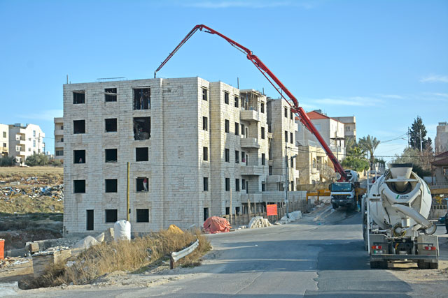 Economists warn that raising the prices of steel will negatively impact the housing and construction sectors (Photo by Amjad Ghsoun)