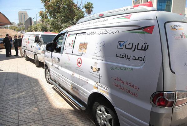 A minivan used as part of the 'Sharek Sah' initiative, organised by Al Hayat Centre for Studies and the Ministry of Political and Parliamentary Affairs, to promote engagement in the elections is parked in Amman on Sunday. The minivans will tour the governorates to urge voters to cast their ballots (Petra photo)