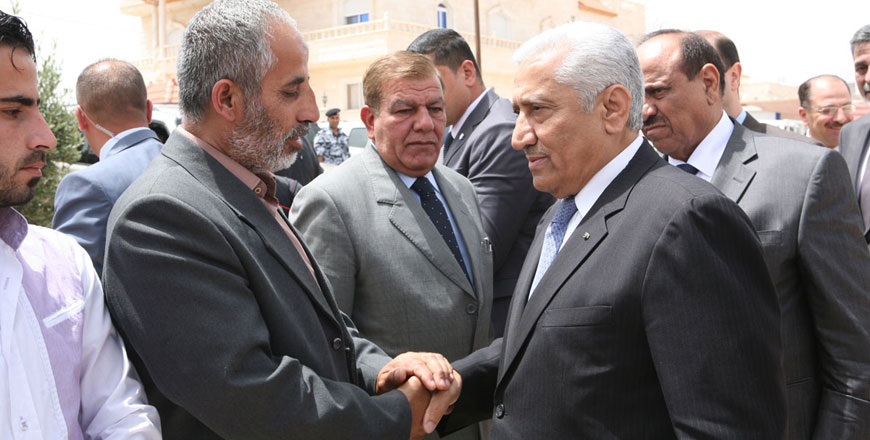 Prime Minister Abdullah Ensour pays condolences to the Hourani family on Saturday over the death of Abdul Munem Hourani, who was laid to rest on Friday (Petra photo)