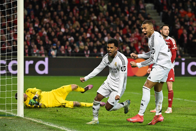 Real Madrid's Brazilian forward #11 Rodrygo (centre) celebrates after scoring his second goal during the UEFA Champions League, league phase - matchday 8 between Stade Brestois 29 (Brest) and Real Madrid CF at the Roudourou Stadium in Guingamp, north-western France, on Wednesday (AFP photo)