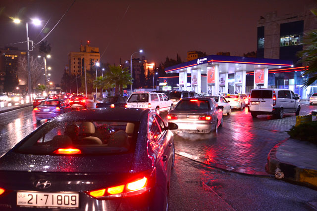 Vehicles wait in queue to refuel at a gas station in Amman on Tuesday (Photo by Amjad Ghsoun)