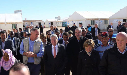 German President Joachim Gauck and Germany's First Lady Daniela Schadt visit the Azraq Refugee Camp on Tuesday (Petra photo)