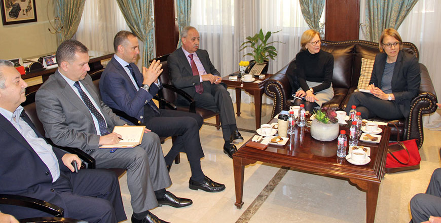 German Ambassador to Jordan Birgitta Siefker-Eberle discusses Amman-Berlin cooperation with Amman Chamber of Industry President Fathi Jaghbir (Petra photo)