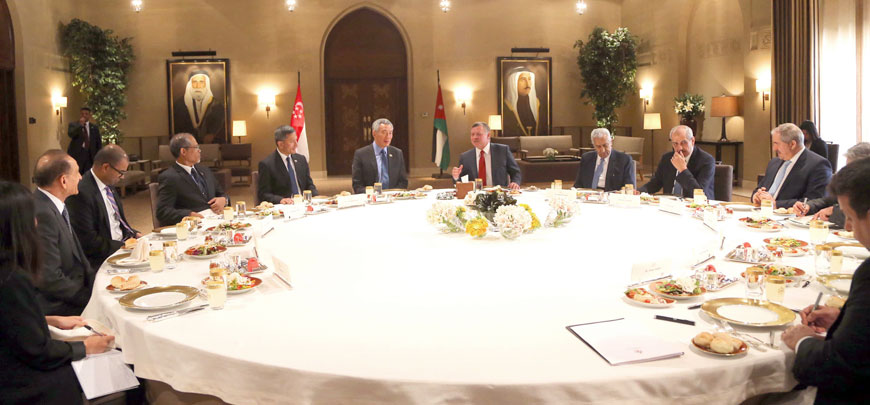 His Majesty King Abdullah meets with Prime Minister of Singapore Lee Hsien-Loong in Amman on Sunday (Photo courtesy of Royal Court)