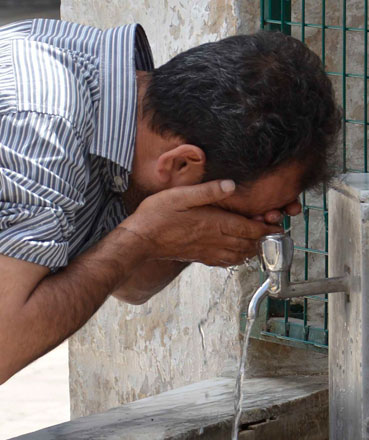 During heatwaves, people are advised to drink lots of fluids  (Photo by Amjad Ghsoun)