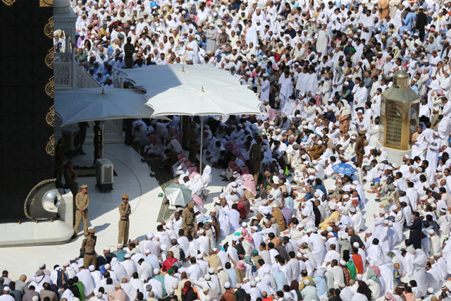 Muslims gather around the Kaaba, Islam’s holiest shrine, at the Grand Mosque in Saudi Arabia’s holy city of Mecca on Friday, to take part in the absentee funeral prayer for Saudi journalist Jamal Khashoggi (AFP photo)