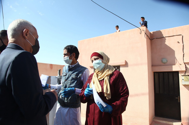 Royal Court Chief Yousef Issawi handed over keys of new houses, built as part of a Royal initiative, to beneficiaries in Maan’s Shobak and Petra districts on Saturday (Petra photos)
