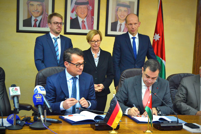 Joachim Nagel (left) from the German Development Bank and Minister of Planning Imad Fakhoury sign a Financing Agreement of the second phase of the ‘School Construction Programme’ in Amman on Sunday (Photo by Ana  V. Ibáñez Prieto)