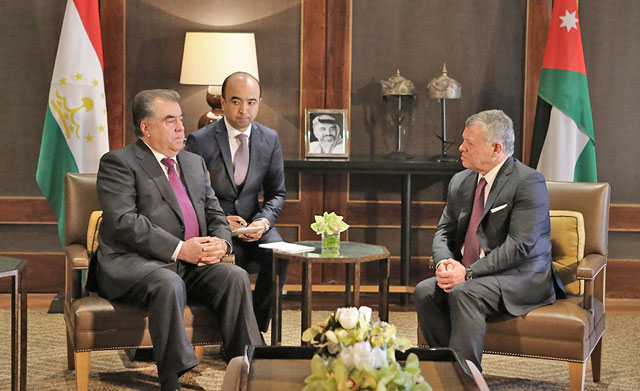 His Majesty King Abdullah meets with Tajikistan President Emomali Rahmon in Amman on Sunday (Photo courtesy of Royal Court)