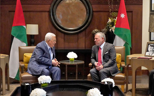His Majesty King Abdullah holds talks with Palestinian President Mahmoud Abbas at Al Husseiniya Palace in Amman on Wednesday (Photo courtesy of Royal Court)
