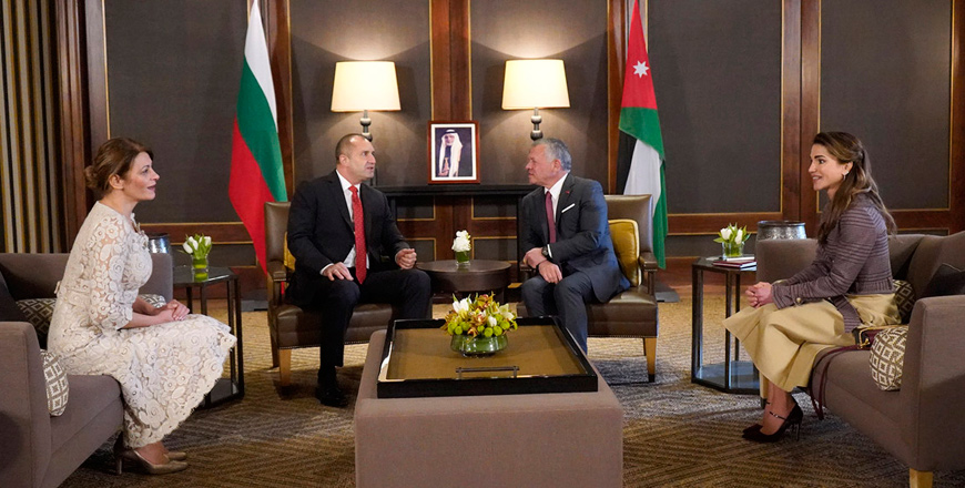 His Majesty King Abdullah meets with Bulgarian President Rumen Radev, in the presence of Her Majesty Queen Rania and Bulgarian First Lady Desislava Radeva, at Al Husseineiya Palace on Sunday (Photo courtesy of Royal Court)