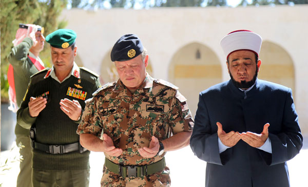 His Majesty King Abdullah visits the tomb of King Hussein on Tuesday (Photo courtesy of Royal Court)