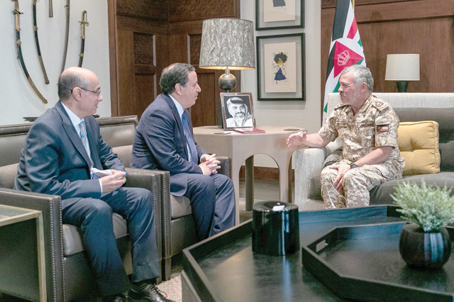 His Majesty King Abdullah meets with Tunisian Foreign Minister Khemaies Jhinaoui at Al Husseiniya Palace on Monday (Photo courtesy of Royal Court)