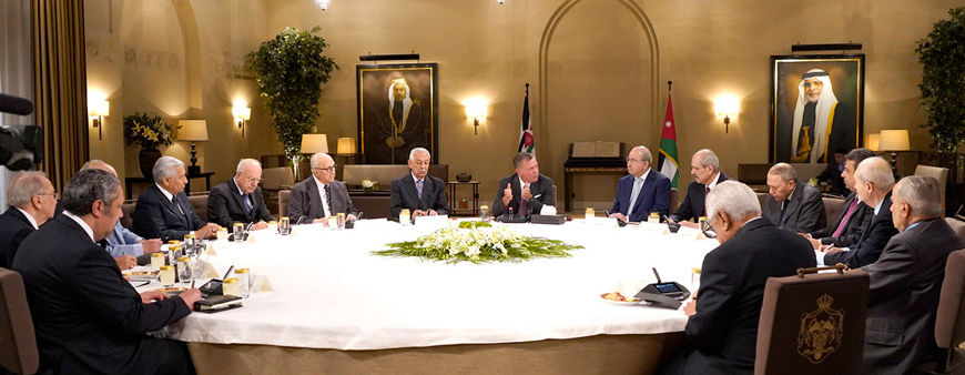His Majesty King Abdullah meets with the Board of Trustees of the World Affairs Council in Amman on Wednesday (Photo courtesy of Royal Court)
