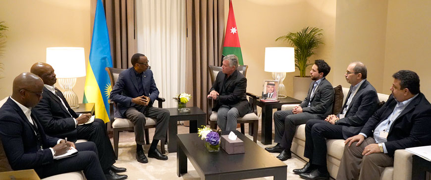 His Majesty King Abdullah, accompanied by HRH Crown Prince Hussein, meets with President of Rwanda Paul Kagame on the sidelines of Aqaba meetings on Sunday (Photo courtesy of Royal Court)