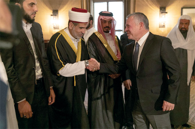   His Majesty King Abdullah meets with a group of imams and preachers from awqaf directorates around Jordan at Al Husseiniya Palace on Sunday (Photo courtesy of Royal Court)