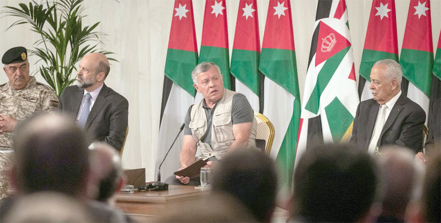   His Majesty King Abdullah meets with key figures in Karak, during a visit to the governorate, on Sunday (Photo courtesy of Royal Court)