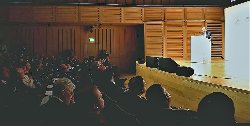   Prime Minister Omar Razzaz addresses the London initiative conference in London, the UK, on Thursday (Photo courtesy of Prime Ministry)