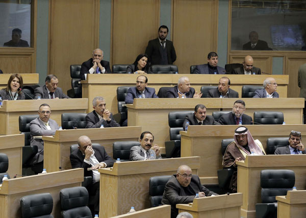 Deputies discuss the draft elections law during a Lower House session on Sunday (Photo by Osama Aqarbeh)