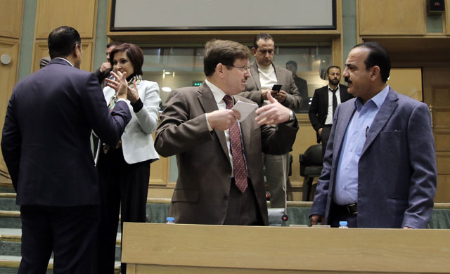 Lawmakers speak to ICT Minister Majd Shweikeh and Health Minister Mahmoud Sheyyab on the sidelines of a Lower House session on Tuesday (Photo by Osama Aqarbeh)