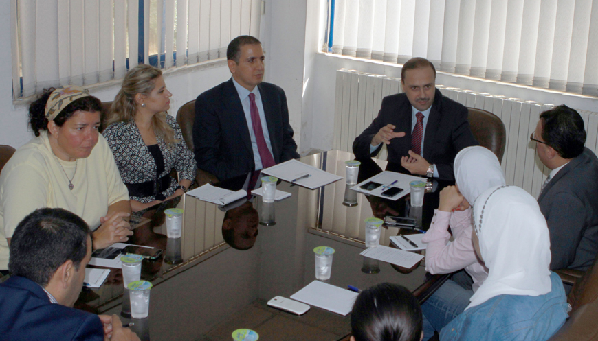 Minister of State for Media Affairs and Communications Mohammad Momani meets with editors and journalists at The Jordan Times on Monday (Photo by Hassan Tamimi)