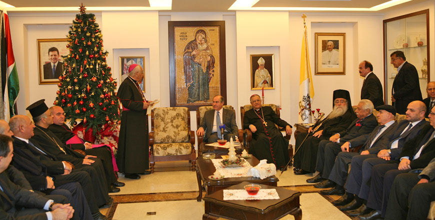 Prime Minister Hani Mulki meets with Christian leaders at Saint Mary of Nazareth Church in Amman on Sunday (Petra photo)