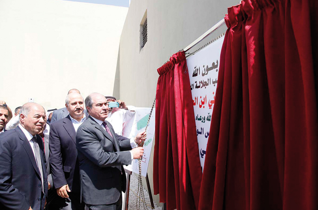 Prime Minister Hani Mulki inaugurates a water project in the badia on Monday (Petra photo)
