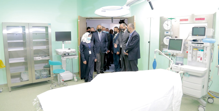 Prime Minister and Minister of Defence Bisher Al Khasawneh visits the specialised surgeries hospital affiliated with Al Bashir Hospital during its inauguration on Tuesday (Petra photo)