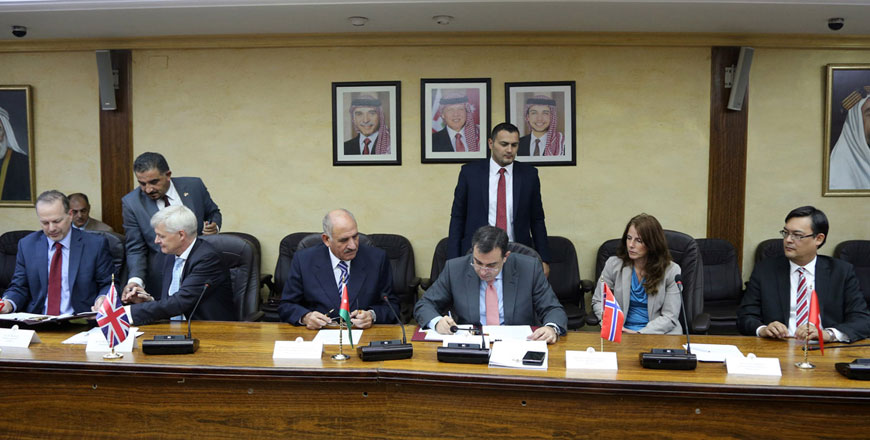 Deputy Prime Minister for Services and Education Minister Mohammad Thneibat and Minister of Planning and International Cooperation Imad Fakhoury sign grant agreements with several countries in Amman, on Monday (Petra photo)