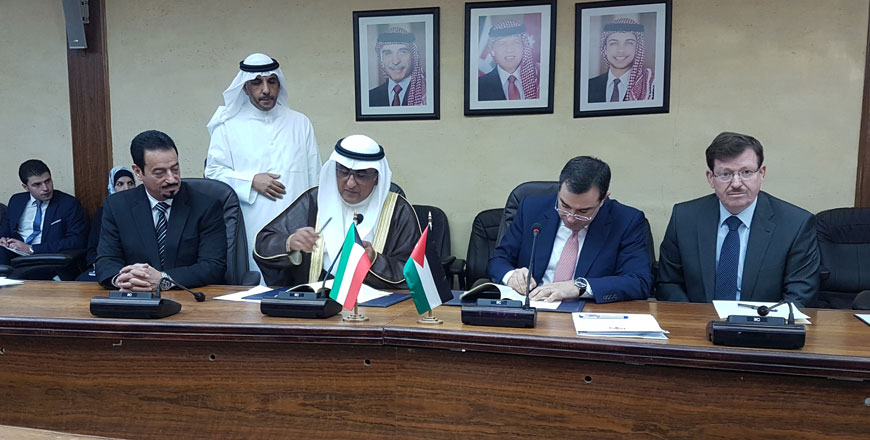 Planning and International Cooperation Minister Imad Fakhoury and Kuwaiti Fund for Arab Economic Development Director General Abdulwahab Ahmad Al Bader sign a grant agreement in Amman on Tuesday  (Photo by Merza Noghai)