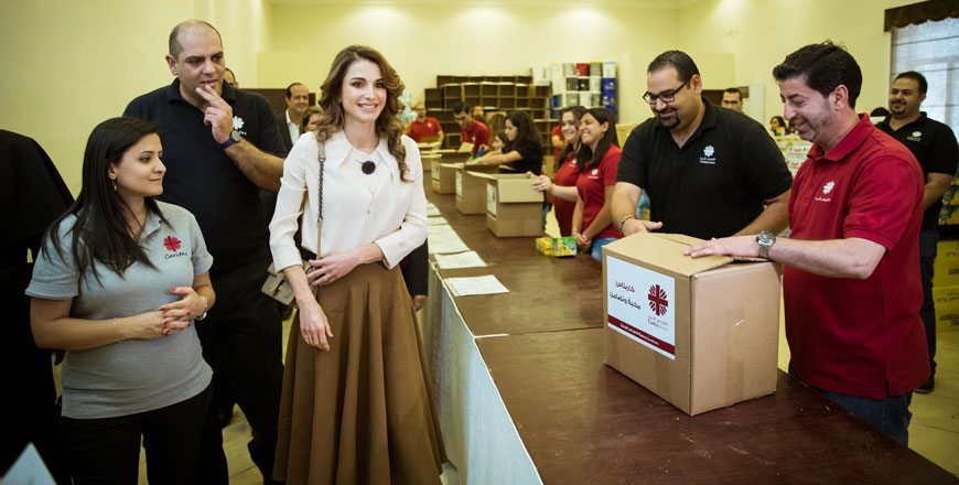 Her Majesty Queen Rania visits Caritas Jordan’s Restaurant of Mercy in Jabal Luweibdeh, Amman,  on Tuesday (Photo courtesy of Royal Court)