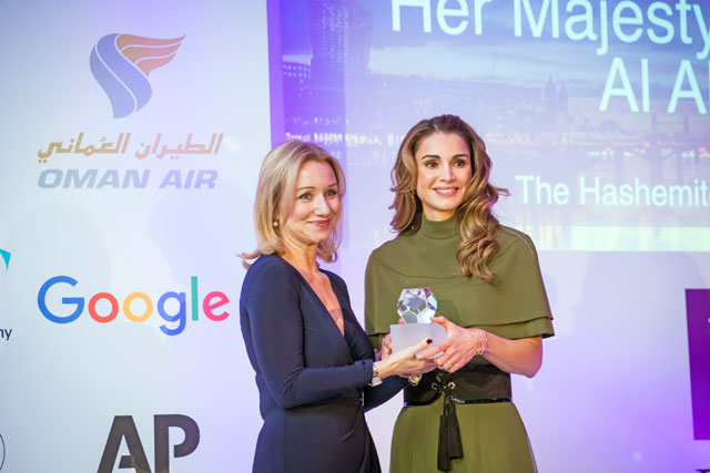Her Majesty Queen Rania accepts the Humanitarian Award of the Year from the Foreign Press Association in London on Tuesday (Photo courtesy of Royal Court)