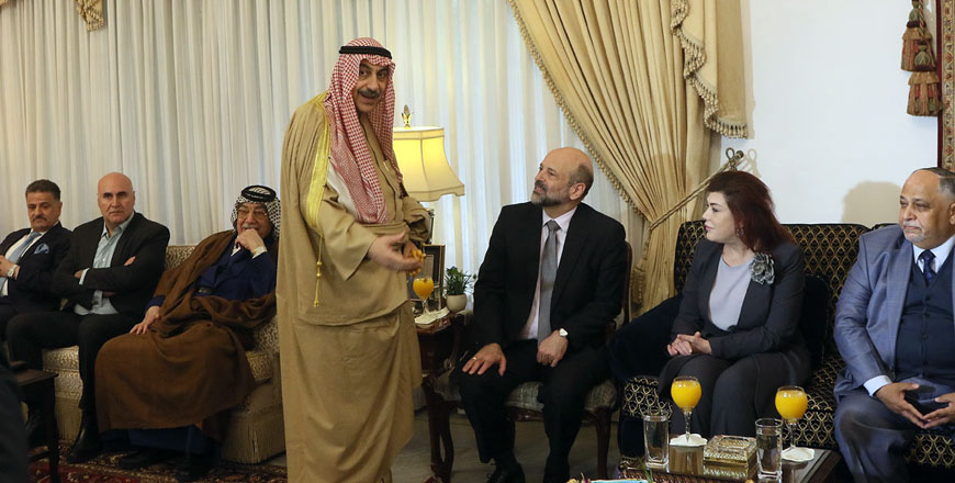 Prime Minister Omar Razzaz Saturday meets Iraqi Minister of Industry and Minerals Saleh Jubouri and Iraqi business people over enhancing bilateral economic and trade relations. (Photo courtesy of Petra)