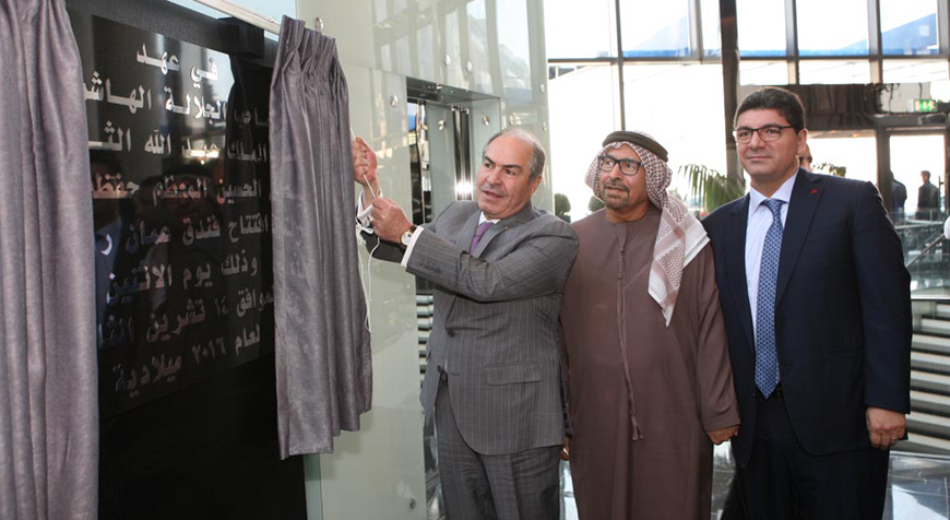 Prime Minister Hani Mulki inaugurates the Amman Rotana Hotel in Abdali on Monday (Petra photo)