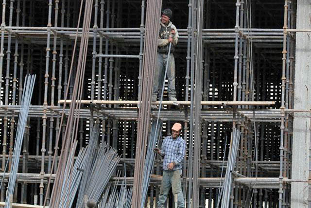 Indicators from 2015 show that one worker at private establishments dies from a work-related injury every four days (File photo)
