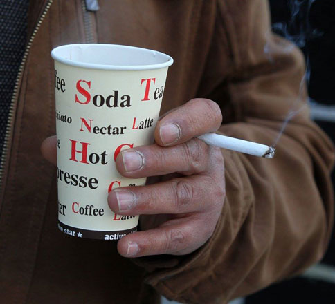 Those wishing to quit smoking should have a strong determination to do so, accompanied by the willingness to change their lifestyle and join a support group, according to an expert (Photo by Osama Aqarbeh)