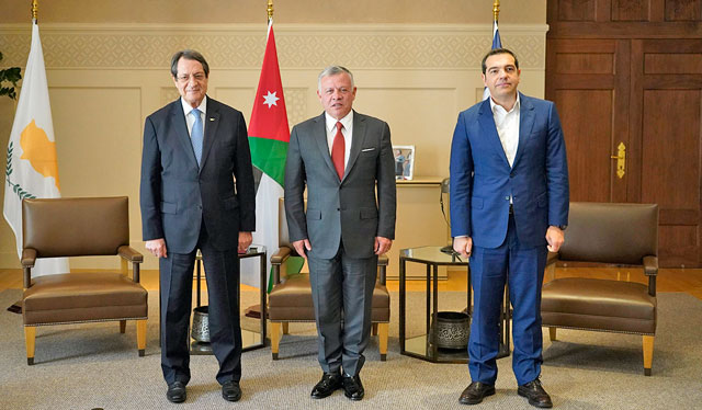   His Majesty King Abdullah, Cypriot President Nicos Anastasiades and Greek Prime Minister Alexis Tsipras hold a trilateral summit between the three countries in Amman on Sunday (Photo courtesy of Royal Court)