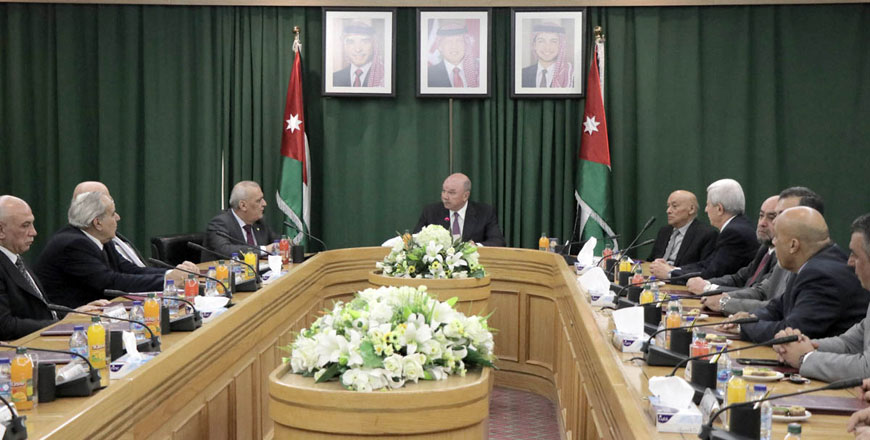 Senate President Faisal Fayez meets with a delegation from the Syrian Bar Association in Amman on Saturday (Petra photo)
