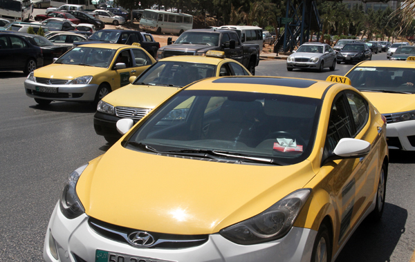 Taxis’ current starting rate is 250 fils during the day and 300 fils at night. Drivers say the current tariff is not feasible (Photo by Osama Aqarbeh)