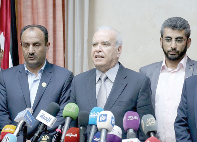 Education and Higher Education Minister Walid Maani and representatives from the Jordan Teachers Association speak to the press following talks to resolve a two-week teacher strike on Thursday (Photo by Khalid Oudat)