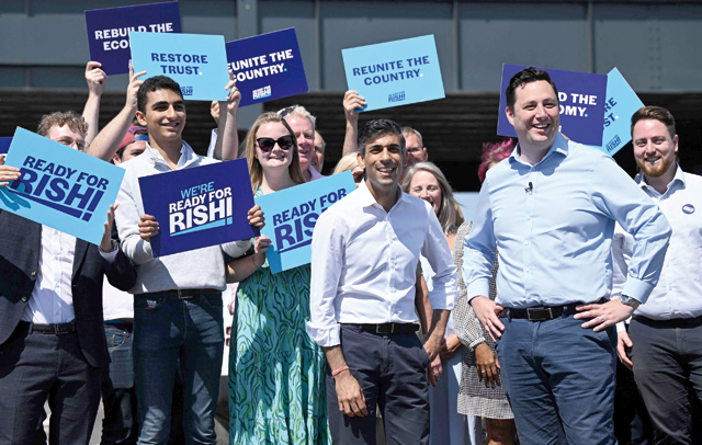 Conservative MP and Britain’s former Chancellor of the Exchequer, Rishi Sunak (centre), stands with Tees Valley Mayor Ben Houchen (right) and activists during a visit to Teesside Freeport in Redcar, north east England, on Saturday (AFP photo)