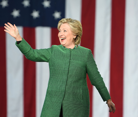 Democratic presidential nominee Hillary Clinton arrives on stage for a rally at the University of North Carolina at Charlotte, on Sunday, in Charlotte, North Carolina (AFP photo)